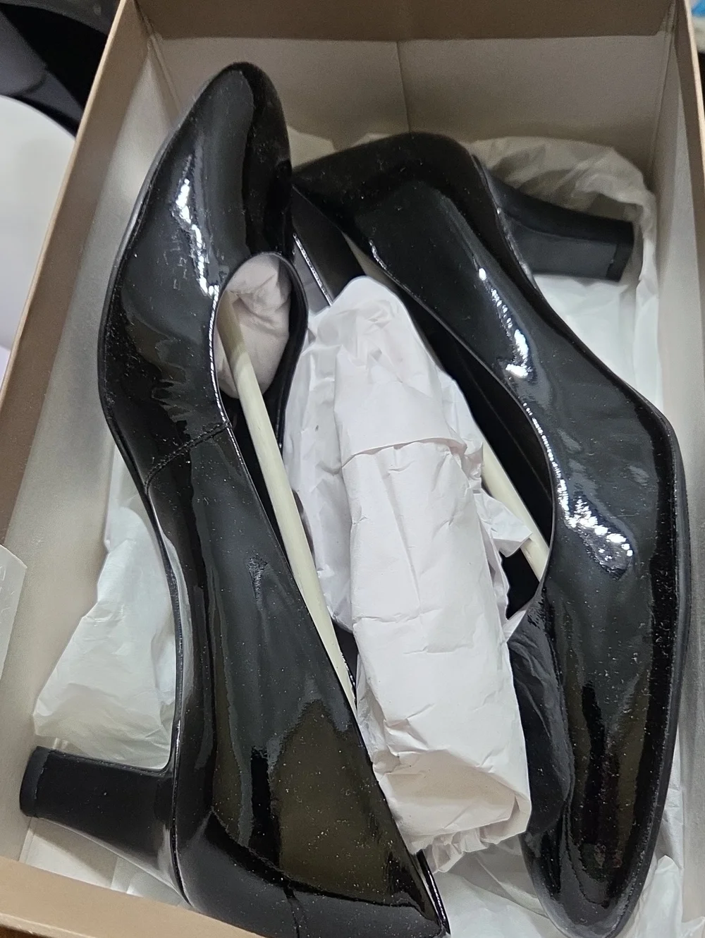 Easy Spirit Black Patent Leather Pumps